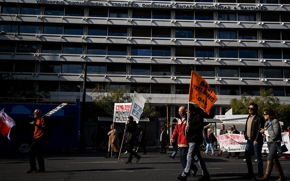 Κλειστό το κέντρο της Αθήνας από την πορεία της ΑΔΕΔΥ (Εικόνες)